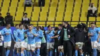 Para pemain Napoli merayakan kemenangan setelah memenangkan pertandingan sepak bola Semifinal Piala Super Italia antara Fiorentina dan Napoli di Stadion Al Awwal Park di Riyadh, Arab Saudi, Kamis, 18 Januari 2024. (Foto AP)