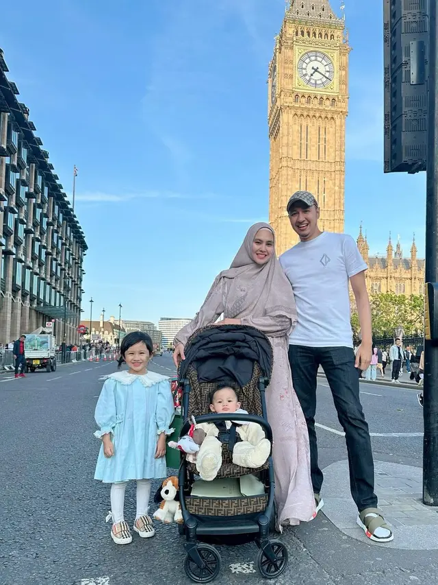 Kartika Putri Liburan di London bersama suami dan dua anak mereka (Foto: instagram kartikaputriworld)