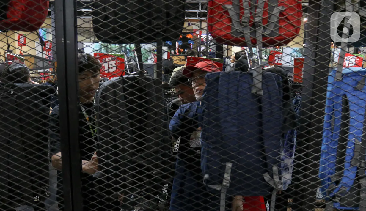 Indofest 2024 menghadirkan 135 brand yang 80 persennya merupakan merek lokal dari komunitas yang bergabung dalam pameran ini. (Liputan6.com/Herman Zakharia)