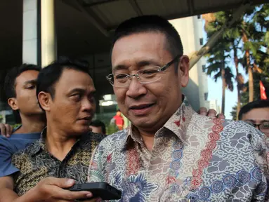 Anggota DPR Komisi III Fraksi Gerindra Wihadi Wiyanto memberikan keterangan usai diperiksa di Gedung KPK, Jakarta, (18/8). Wihadi diperiksa sebagai saksi tersangka anggota DPR Komisi III Fraksi Demokrat I Putu Sudiartana . (Liputan6.com/Helmi Afandi)