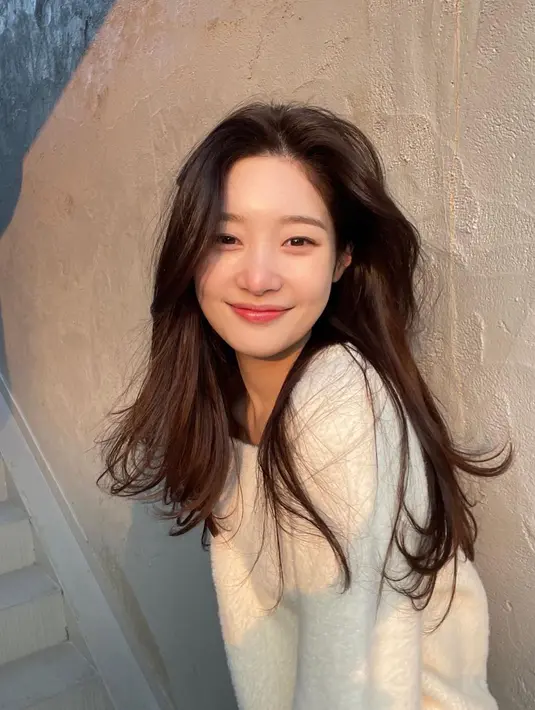 Karier Jung Chaeyeon dalam dunia akting semakin meningkat dengan membintangi sejumlah judul drama dan reality show. (FOTO: instagram.com/j_chaeyeoni/)