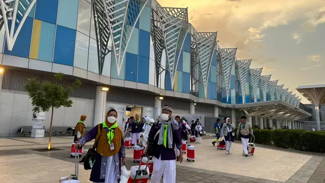Jemaah Haji Indonesia 2024 Tiba di Bandara AMAA Madinah
