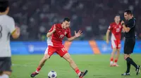 Ekspresi pemain Timnas Indonesia, Thom Jan Haye,&nbsp;saat melawan Timnas China pada pertandingan Kualifikasi Piala Dunia 2026 di Stadion Utama Gelora Bung Karno, Jakarta, Kamis (5/6/2025). (Bola.com/Bagaskara Lazuardi)