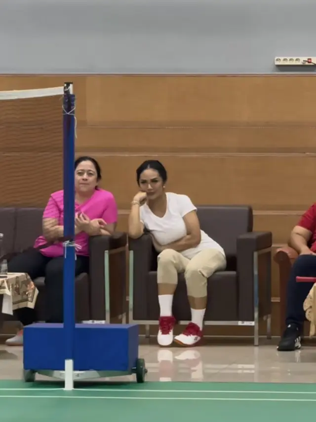 Potret Krisdayanti tanding Badminton, sumber Instagram: @krisdayantilemos