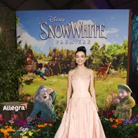 Lihat di sini tampilan sang modern princess Rachel Zegler di World Premiere Snow White. [Dok/Dior].