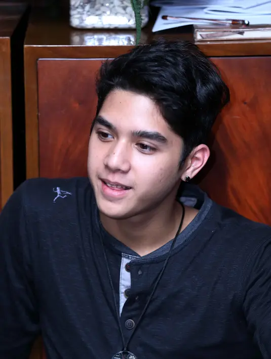 “Jadi anak yang soleh, gaboleh pake drugs, berbakti kepada orangtua, rajin solat,” ungkap kakak dari El dan Dul ini ketika ditanyakan tentang nasihat bunda yang selalu diberikan kepadanya agar tak lupa. (Nurwahyunan/Bintang.com)