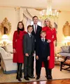 Ivanka trump tampil glamor dalam balutan coat mewah yang dibuat khusus. [Foto: Instagram/ suzannahlondon]