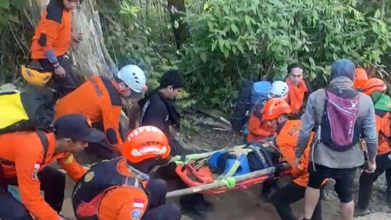 Basarnas Evakuasi Pendaki Cedera di Gunung Bulu Baria Gowa, Korban Terjatuh dari Hammock