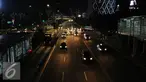 Sejumlah kendaraan melintas di Jalan MH Thamrin, Jakarta, Sabtu (31/12). Pemprov DKI Jakarta memutuskan meniadakan malam bebas kendaraan pada malam pergantian tahun 2016-2017 karena alasan keamanan. (Liputan6.com/Helmi Fithriansyah)