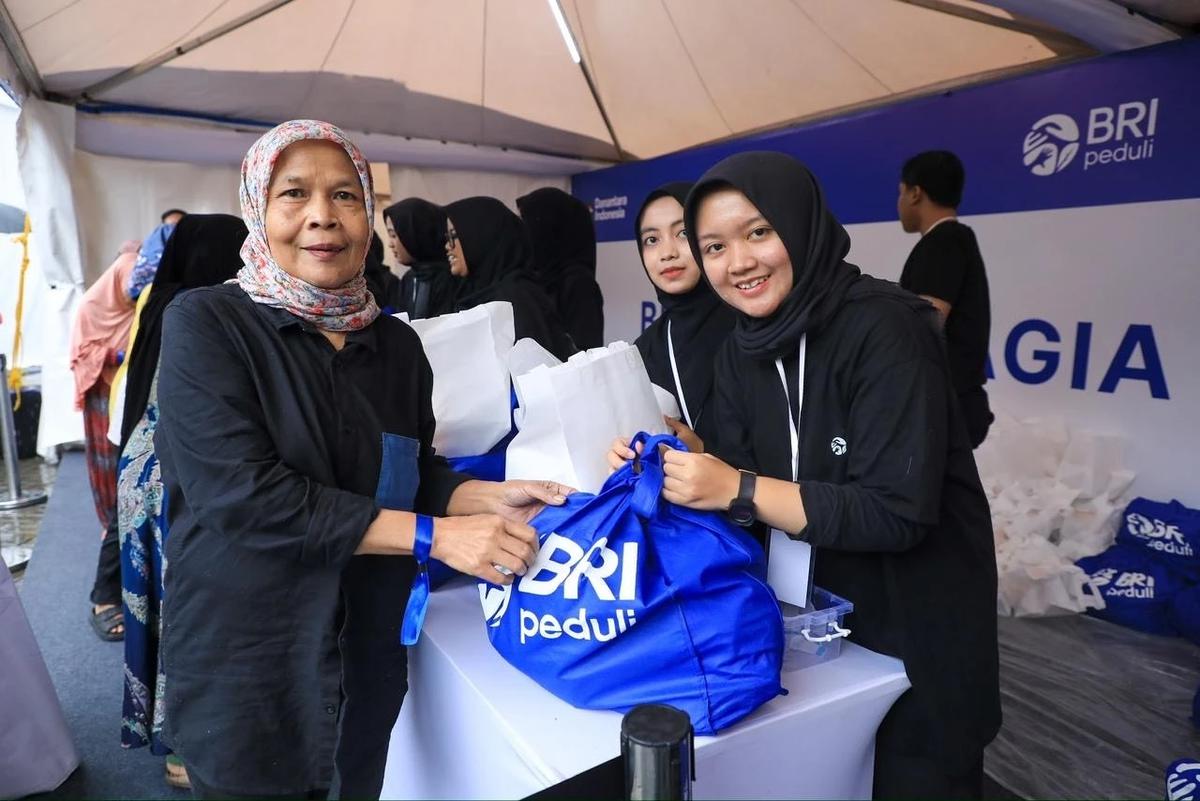 Program BRI Menanam – Grow & Green penanaman dan pemberian 3.000 bibit pohon produktif dan pohon keras di Kiara Artha Park, Bandung