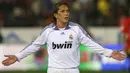 Michel Salgado meninggalkan Real Madrid pada bursa transfer musim panas 2009 silam menuju Blackburn Rovers. Ia meninggalkan Bernabeu dengan status bebas transfer. Bersama Los Blancos, dirinya berhasil menyabet empat gelar La Liga dan dua trofi Liga Champions. (Foto: AFP/Jaime Reina)