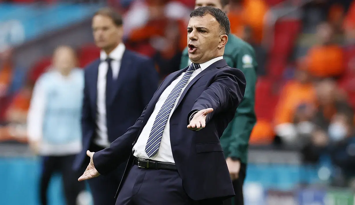 Igor Angelovski. Meski mampu membawa Makedonia Utara tampil pertama kalinya di Euro 2020, namun hasil minor yang didapat membuat Igor Angelovski memilih mundur. Makedonia Utara menempati posisi juru kunci di fase grup, tanpa poin, mencetak 2 gol dan kebobolan 8 gol. (Foto: AFP/Pool/Koen van Weel)