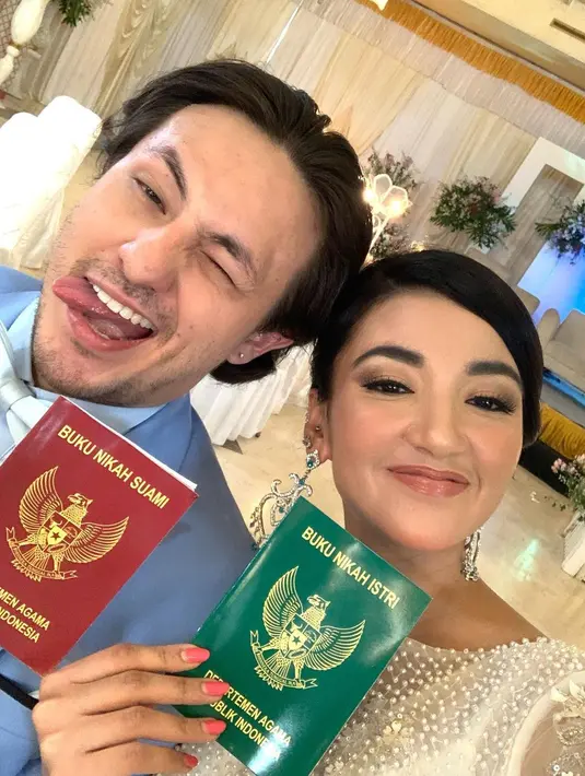 Sayangnya, potret Tsania Marwa dan Dylan Carr itu merupakan salah satu adegan sinetron Cinta Setelah Cinta yang tayang di SCTV. (FOTO: instagram.com/tsaniamarwa54/)