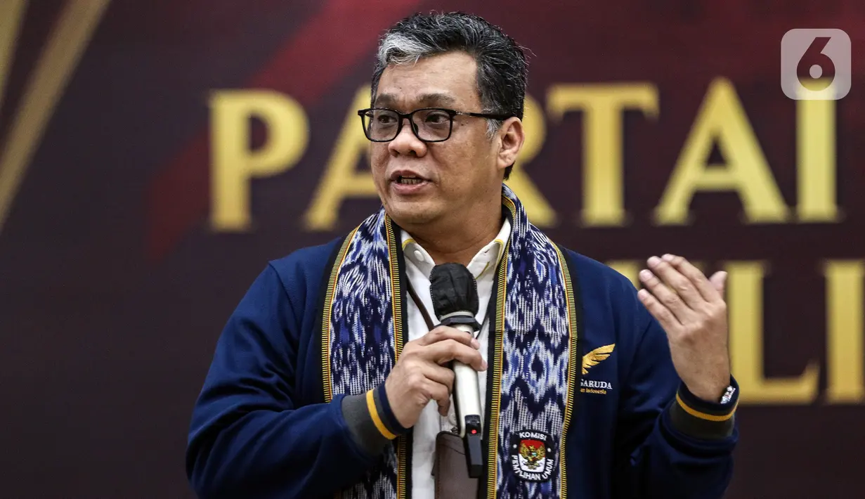 Ketua Umum Partai Garuda Ahmad Ridha Sabana memberikan keterangan saat Pendaftaran Partai Politik Calon Peserta Pemilu tahun 2024 di Kantor KPU, Jakarta, Rabu (3/8/2022). Hari ketiga pendaftaran, Partai Garuda menjadi partai politik kesebelas yang mendaftarkan diri untuk calon peserta Pemilu tahun 2024. (Liputan6.com/Johan Tallo)