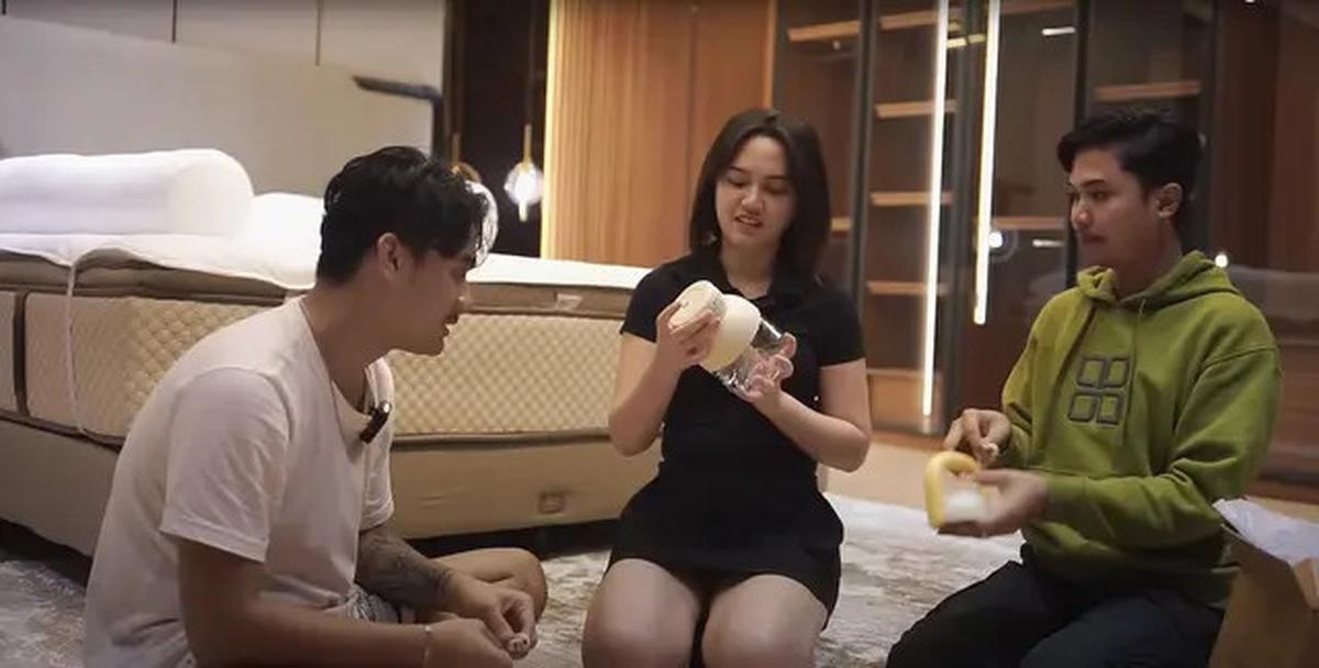 6 Potret Kamar Tidur Happy Asmara dan Gilga Sahid, Elegan dengan Nuansa Kayu