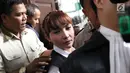Roro Fitria berjalan keluar seusai menjalani sidang lanjutan kasus dugaan penyalahgunaan narkotika di PN Jakarta Selatan, Jakarta, Kamis (5/7). Roro terlihat menangis ketika persidangan berakhir dan di saat ia bangun dari bangku pesakitan. (Liputan6.com/I
