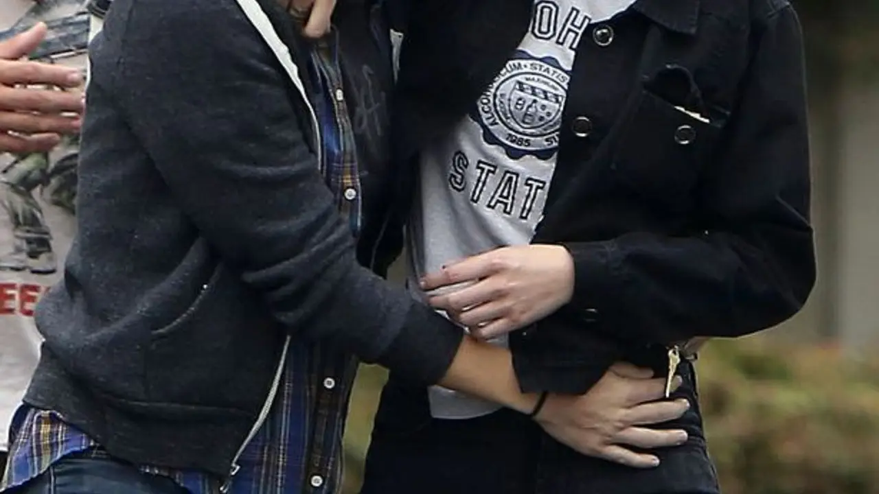 [Bintang] Kristen Stewart dan Alicia Cargie