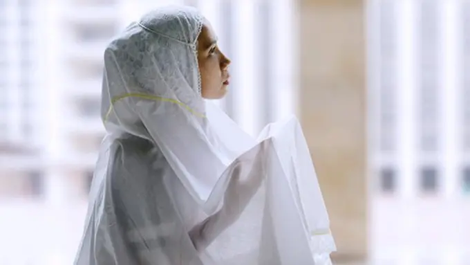 Cara salat tarawih sendiri/copyright Shutterstock.com