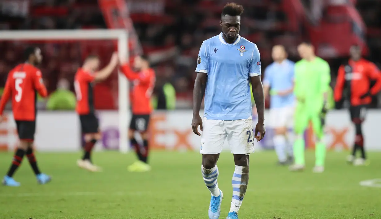 Ekspresi pemain Lazio Felipe Caicedo setelah timnya kalah dari Rennes pada pertandingan Grup E Liga Europa di Stadion Roazhon Park, Rennes, Prancis, Kamis (12/12/2019). Lazio gagal lolos ke 32 besar Liga Europa setelah kalah dari Rennes 2-0. (AP Photo/David Vincent)