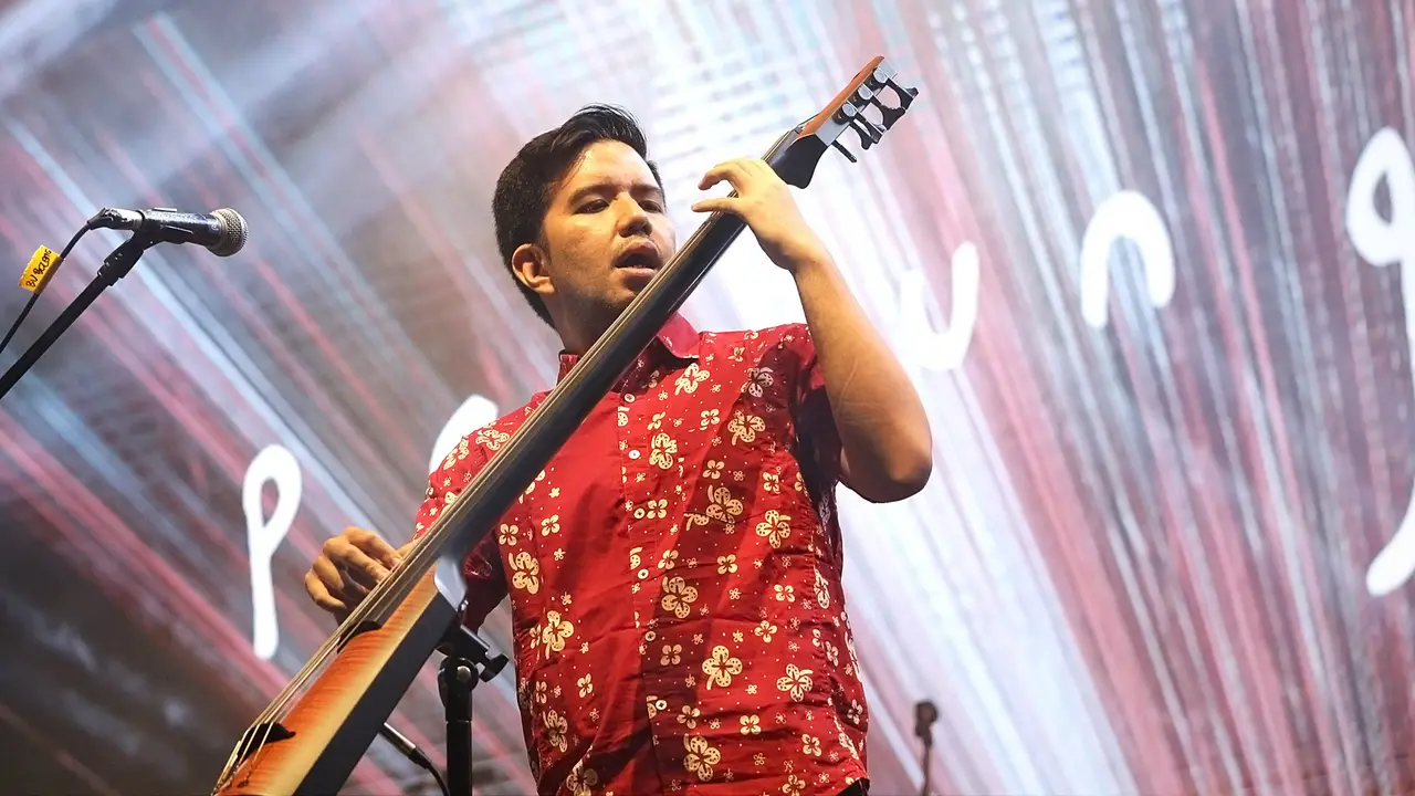 [Fimela] Payung Teduh di Balkon Jazz Festival 2019