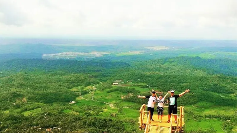 Berani Selfie di Jembatan Puncak Senderan Ini?