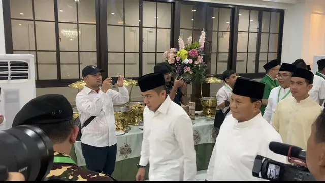 Presiden dan wapres terpilih, Prabowo Subianto-Gibran Rakabuming Raka di Kantor PBNU di Jakarta, Minggu (28/4/2024)