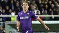 Gelandang Fiorentina asal Italia #04, Edoardo Bove, berlari selama pertandingan sepak bola Serie A antara Fiorentina dan Inter Milan di stadion Artemio Franchi di Florence pada tanggal 1 Desember 2024. (TIZIANA FABI/AFP)
