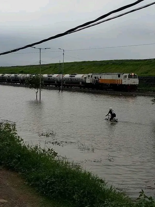 7 Aksi Kocak Orang saat Bersepeda Ini Bikin Geleng Kepala
