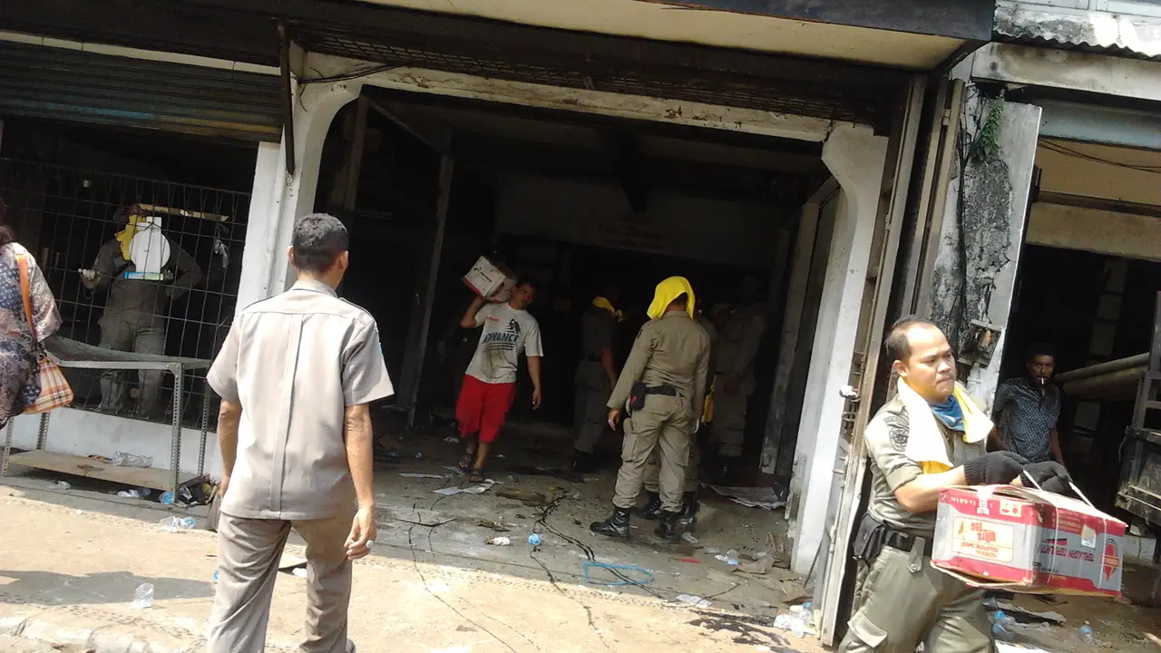 Ruko Kampung Melayu Dikosongkan