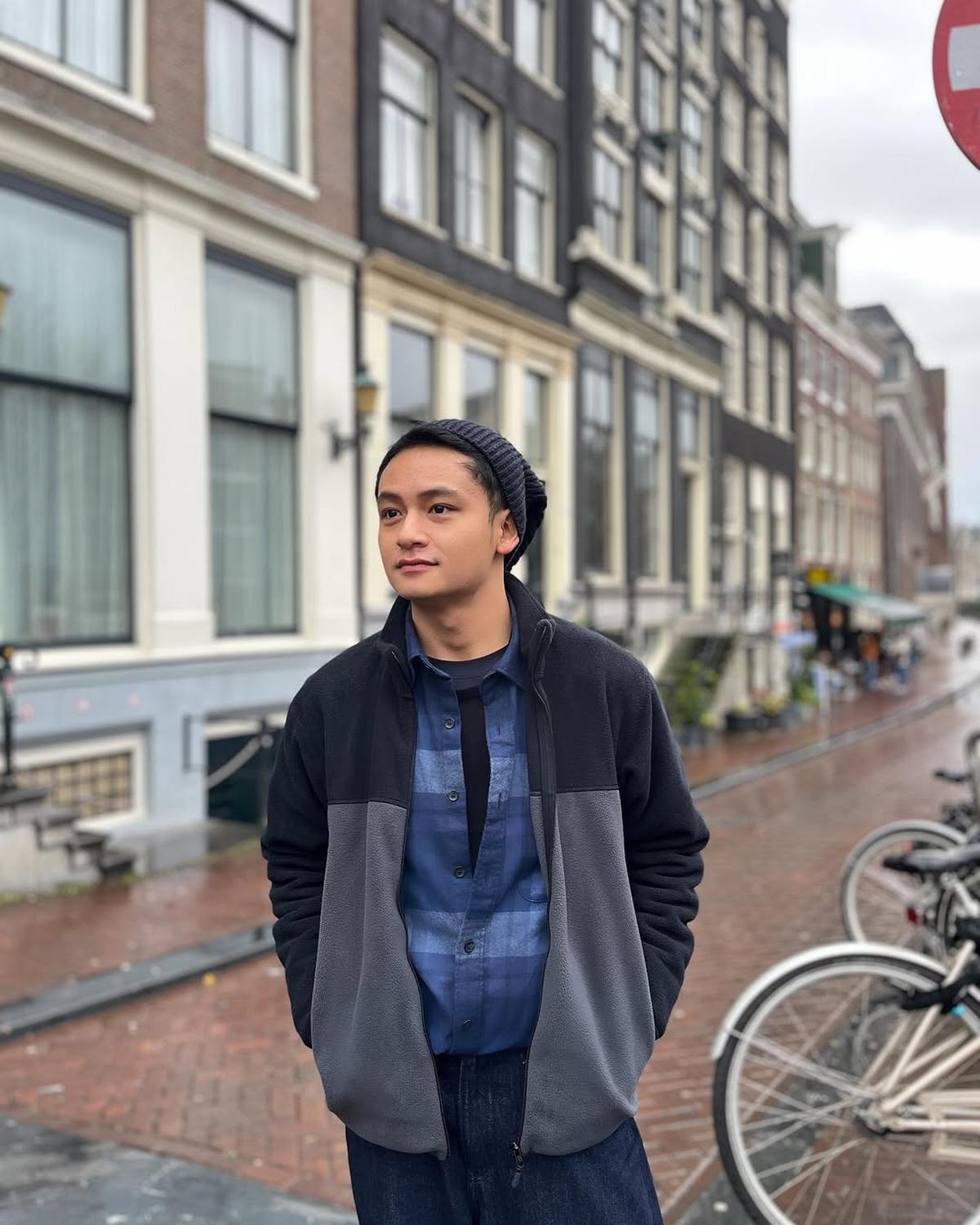 Potret Randy Martin saat Liburan di Luar Negeri, Gaya Penampilan Selalu Jadi Sorotan