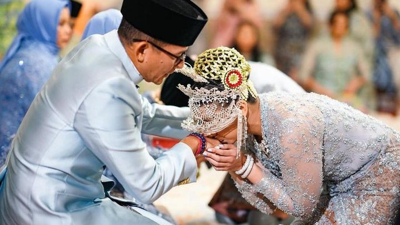 Sandiaga Uno mengucap rasa syukurnya di momen bahagia sang putri tercinta.<br>