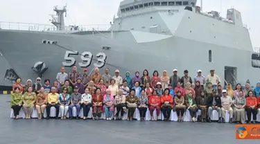 Citizen6, Tanjung Priok: Ratusan warakawuri dan purnawirawan TNI AL mengadakan silaturahmi dan ramah tamah dalam rangka bernostalgia dengan mengunjungi KRI Banda Aceh-593 di dermaga Kolinlamil Tanjung Priok, Jakarta, Senin (11/6). (Pengirim: Dispenkolinla