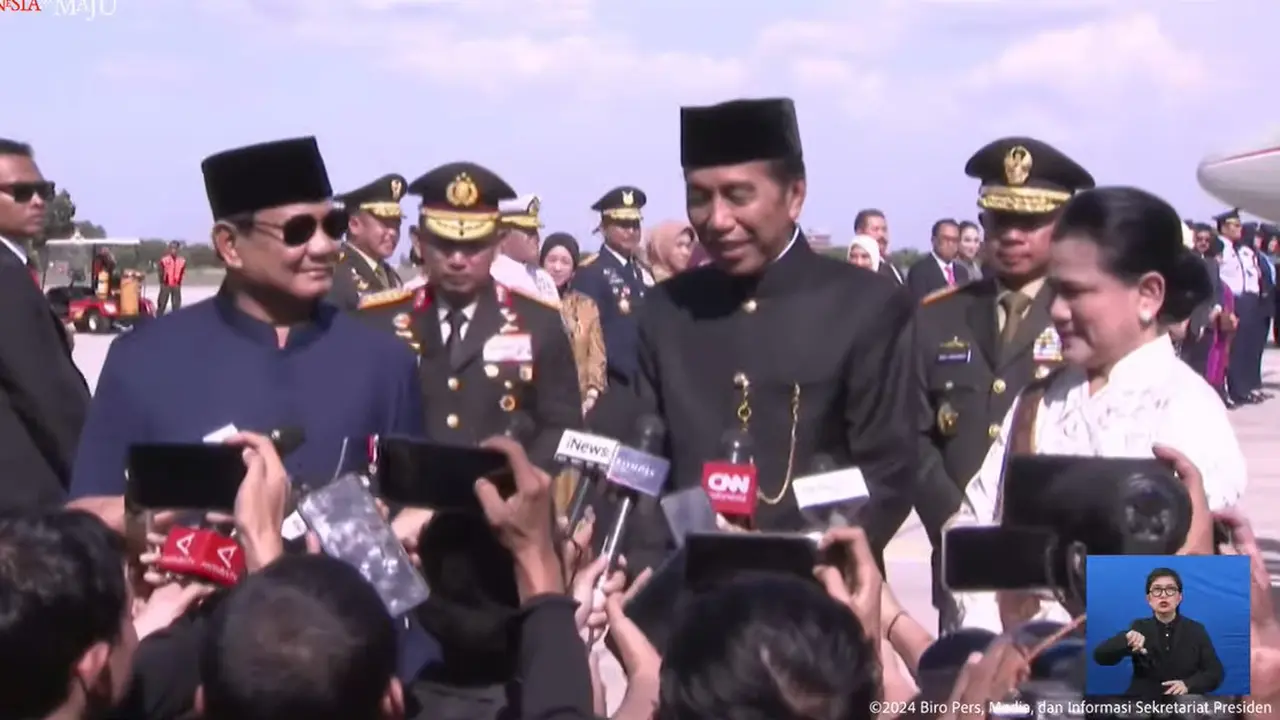 Jokowi dan Prabowo di Lanud Halim Perdanakusuma Jakarta, Minggu (20/10/2024).