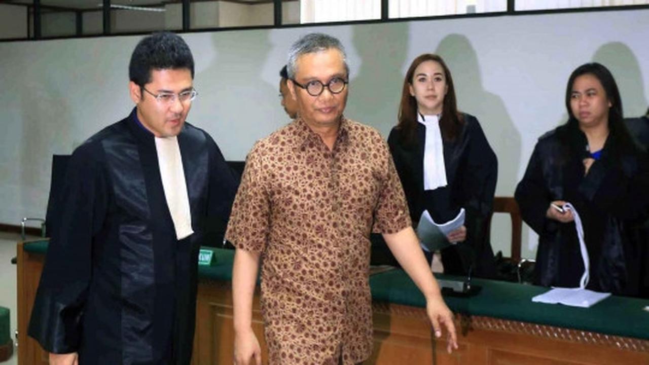 Sidang perdana Alex Usman terkait korupsi UPS