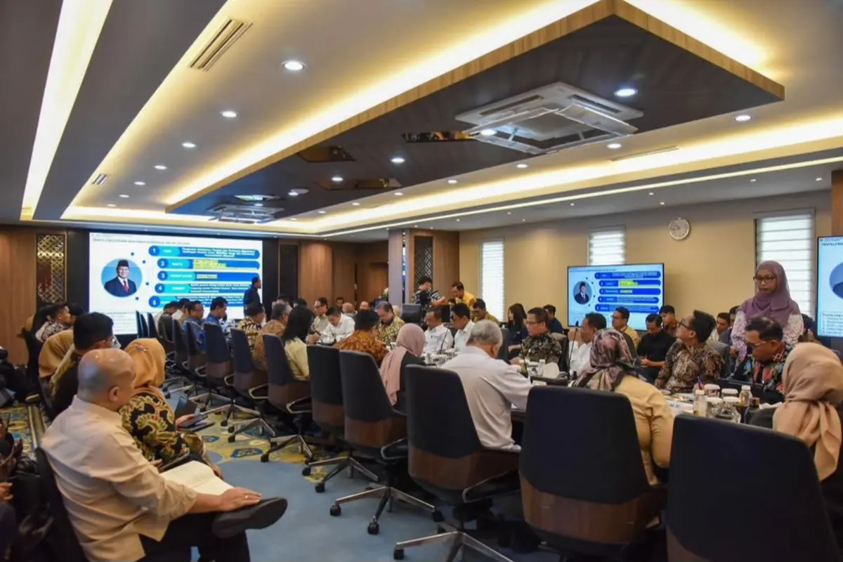 Seskab Teddy Hadiri Meeting Tim Pengendalian Inflasi Pusat (TPIP) di kantor Kementerian Koordinator Bidang Perekonomian, Kamis (29/1/2026).