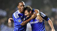 Didier Drogba dan Frank Lampard - Pasangan emas dari Chelsea ini merupakan duet maut di eranya. Permainan apik dari pemain legendaris The Blues ini menghasilkan 36 gol. (AFP/Glyn Kirk)