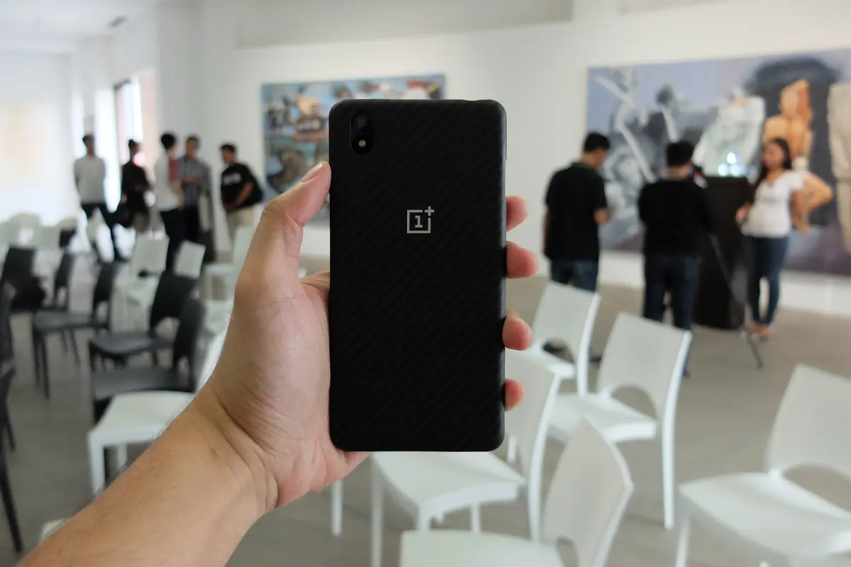 Desain Smartphone Terbaru Mirip iPhone 4, Ini Kata OnePlus