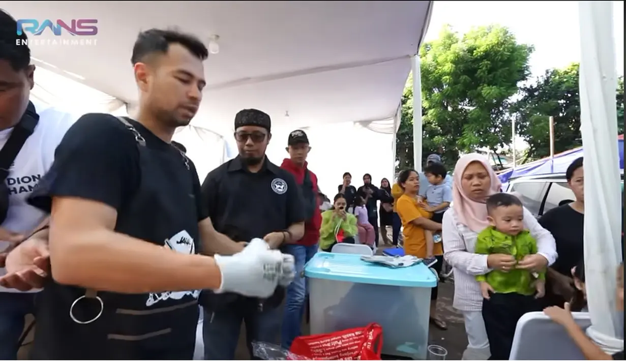 “Cipung beli 1,1 ton hasil kerja sendiri. Raffi Nagita siapin puluhan sapi untuk berkurban,” tulis thumbnail video YouTube RANS Entertainment. [Youtube/Rans Entertainment]