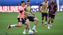 Nama-nama lain seperti Josko Gvardiol, Rodri, Phil Foden hingga Erling Haaland masuk dalam skuad yang disiapkan untuk melawan Sevilla. (Angelos Tzortzinis / AFP)