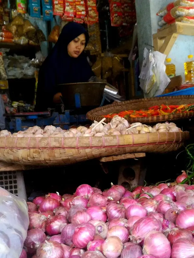 Bawang merah di pasar tradisional. (Foto: Liputan6.com/Muhamad Ridlo)