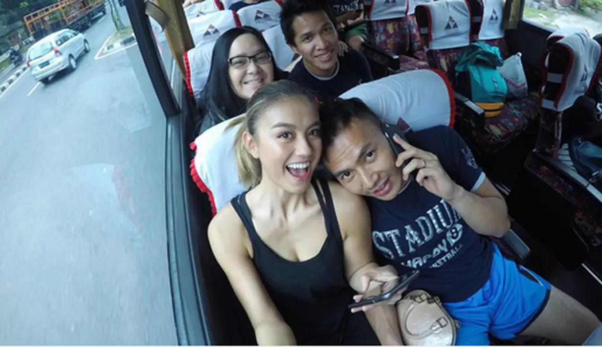 Pada Sabtu (25/6/2016) Wijaya Saputra mengunggah foto disebuah tempat romantic. Dalam keterangan foto berbahasa Inggris, ia mengatakan telah merayakan hubungan bersama Agnes berjalan selama 10 bulan. (Instagram/saputrawijaya)