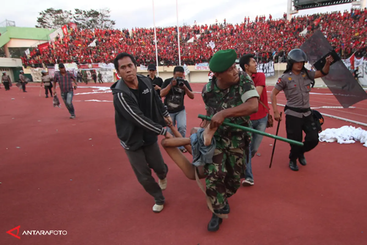 persis-solo-rusuh-130904c.jpg