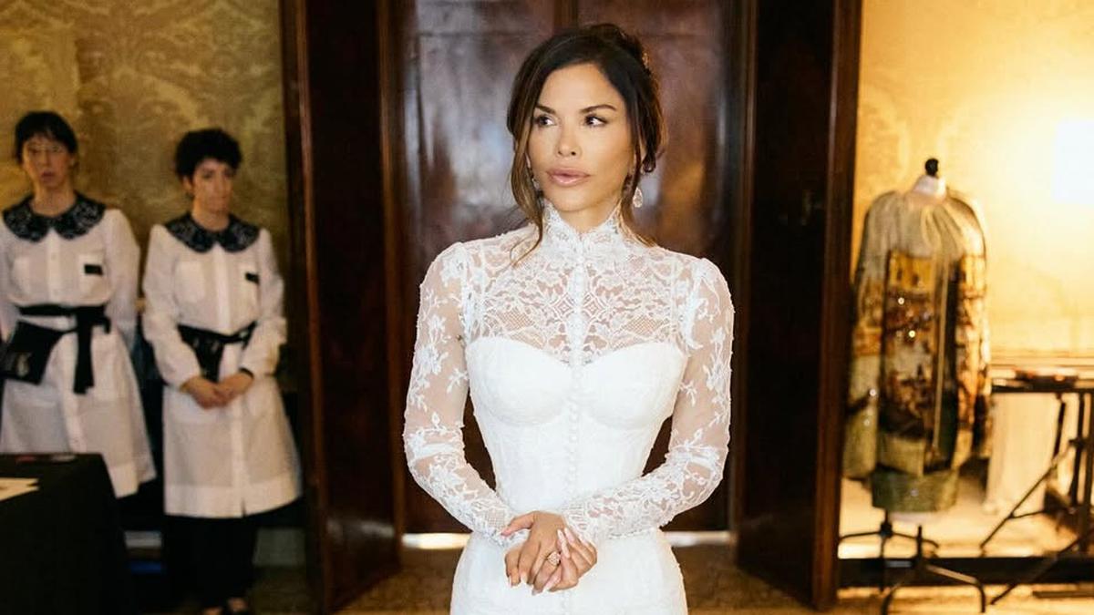 Detail Gaun Brokat Lauren Sanchez yang Terinspirasi Film Lawas, Desainnya Tampak Sangat Modern