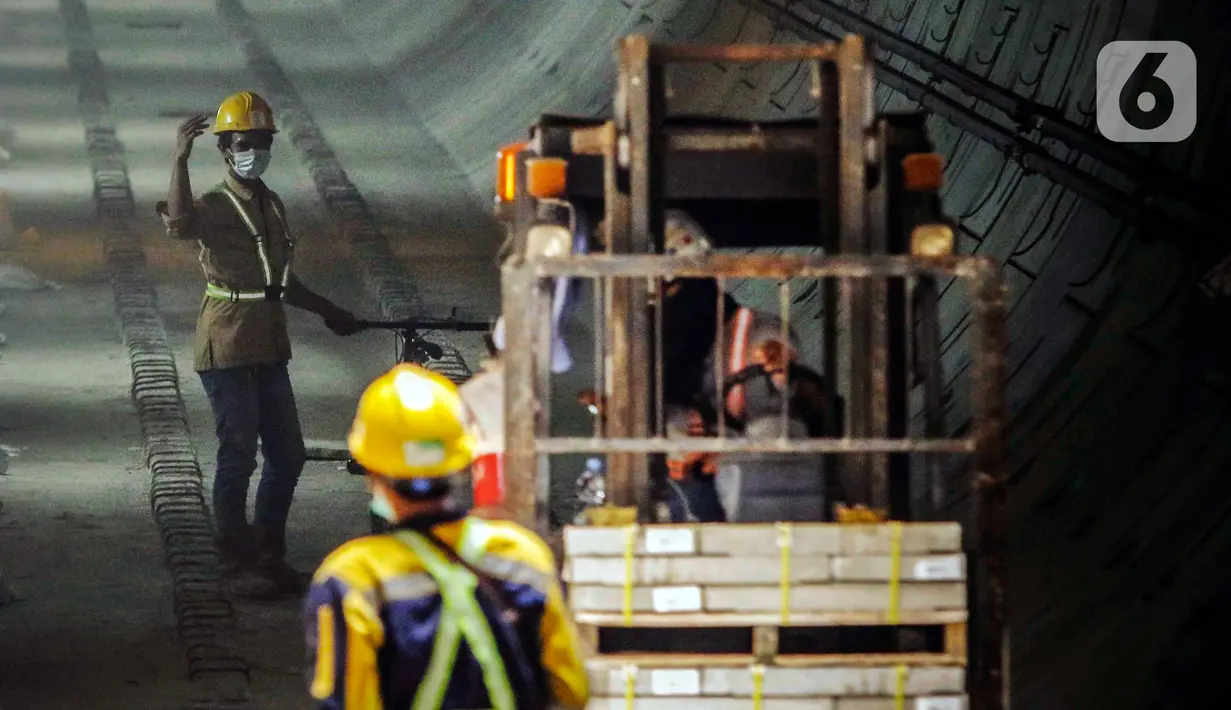 "Pekerjaan pembangunan CP 201 atau Stasiun Thamrin dan Monas fase 2A MRT Jakarta berjalan sesuai jadwal. Per 25 Desember 2023, perkembangan pembangunan telah mencapai 67,26 persen," jelasnya dalam keterangan resmi, Rabu (10/1/2024). (Liputan6.com/Angga Yuniar)