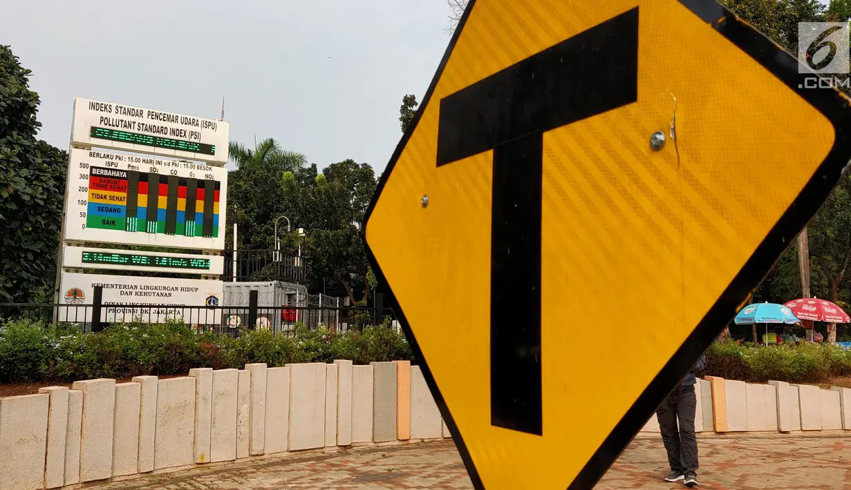 Alat pengukur kualitas udara terlihat di kawasan Senayan, Jakarta, Selasa (9/7/2019). Dinas Lingkungan Hidup dan Kebersihan DKI Jakarta mengajukan anggaran untuk membeli alat ukur kualitas udara ke dalam APBD DKI 2020. (Liputan6.com/Immanuel Antonius)