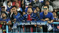 Aremania mengkhawatirkan kondisi Arema musim depan. (Bola.com/Iwan Setiawan)