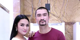 Aktor Reza Pahlevi dikait-kaitkan dengan kasus pelecehan terhadap Indra Bekti. Bahkan foto aktor film Jelangkung 3 ini, telah dimuat oleh salah satu media. Sebelum melakukan konfirmasi terlebih dahulu. (Nurwahyunan/Bintang.com) 