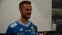 Persib Bandung memperkenalkan rekrutan barunya Rene Mihelic asal Slovenia di Graha Persib, Selasa (7/5/2019). (Huyogo Simbolon)