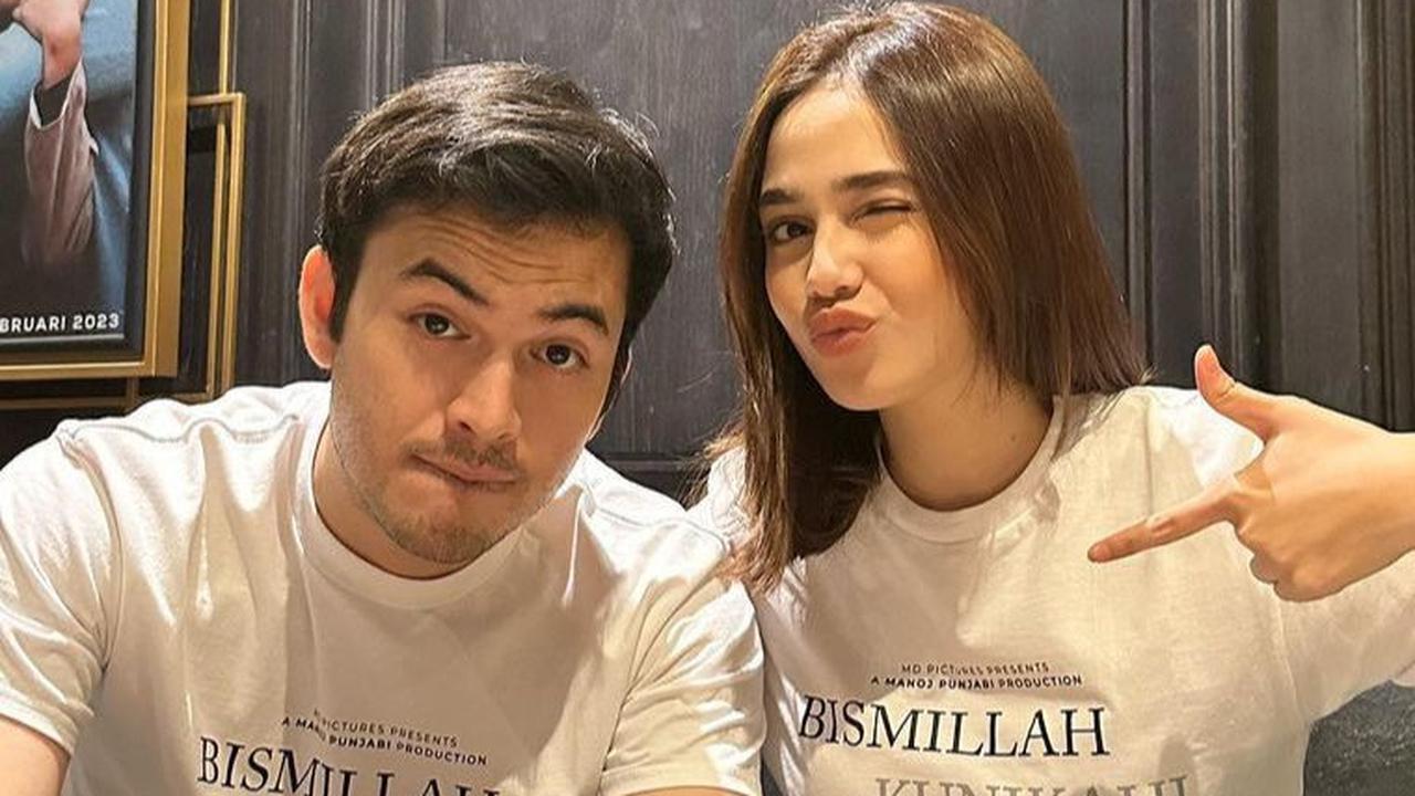 Hubungan keduanya pun semakin mesra. Pasangan yang terpaut usia 4 tahun ini juga bermain film dan sinetron bareng.