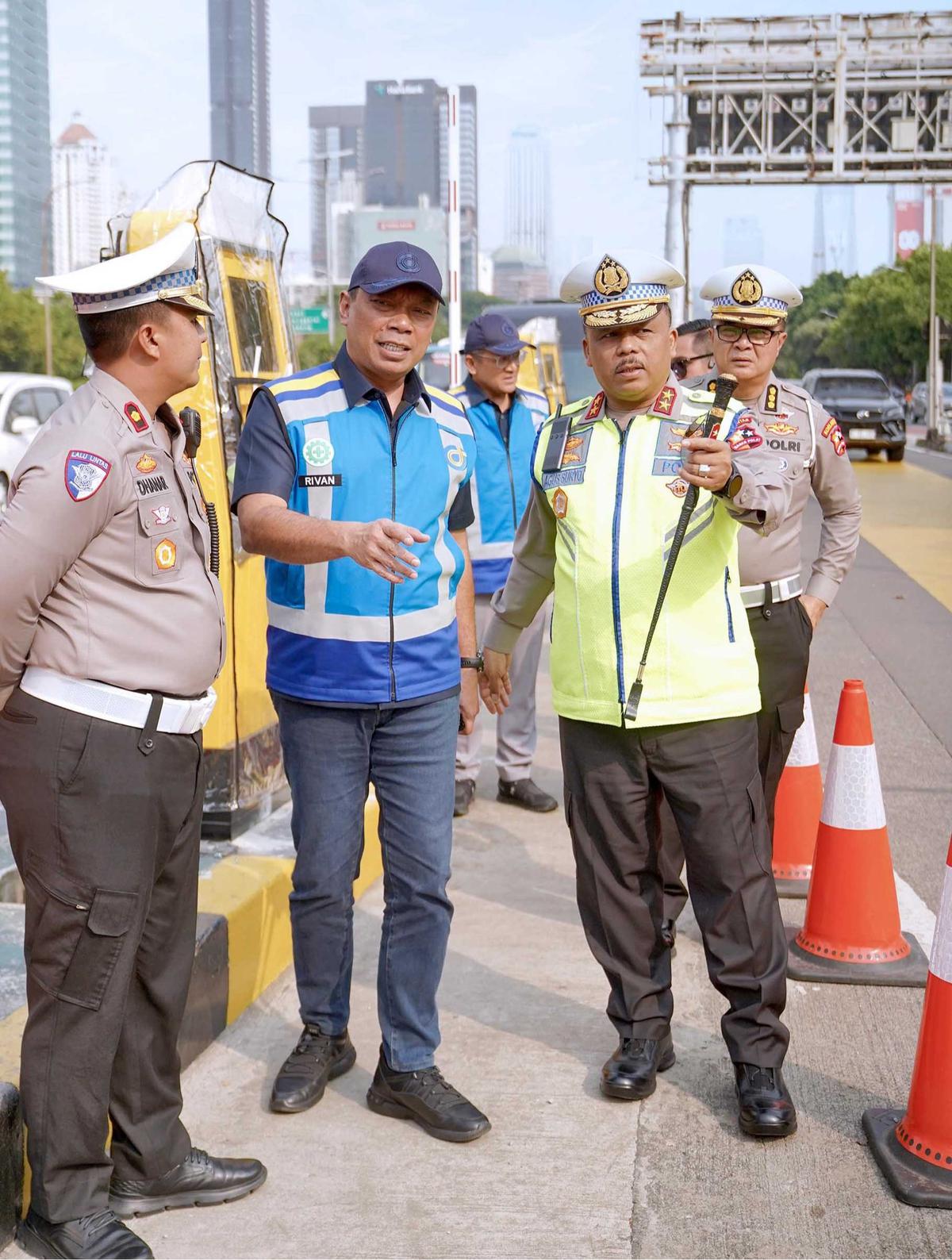 FOTO: Layanan Tol Dalam Kota Kembali Normal, Jasa Marga Pastikan 7 Gerbang Tol Beroperasi Penuh